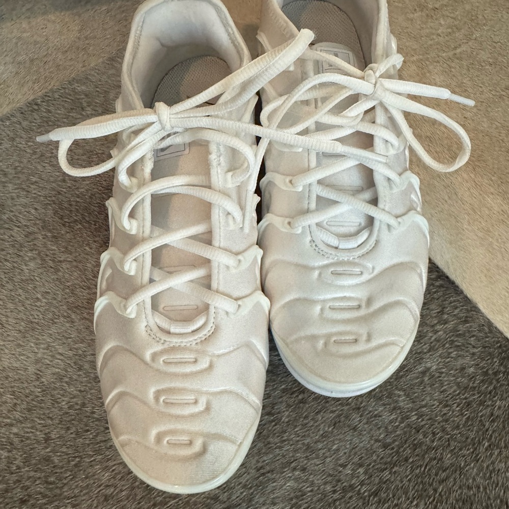 Nike triple white vapormax plus size 7.5
